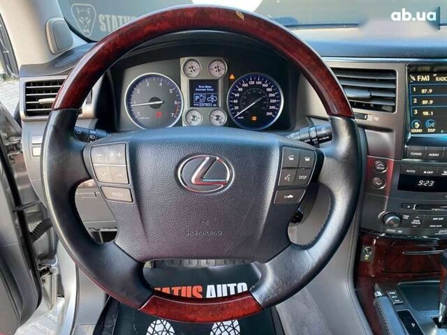 Лексус ЛХ, объемом двигателя 0 л и пробегом 300 тыс. км за 20500 $, фото 18 на Automoto.ua