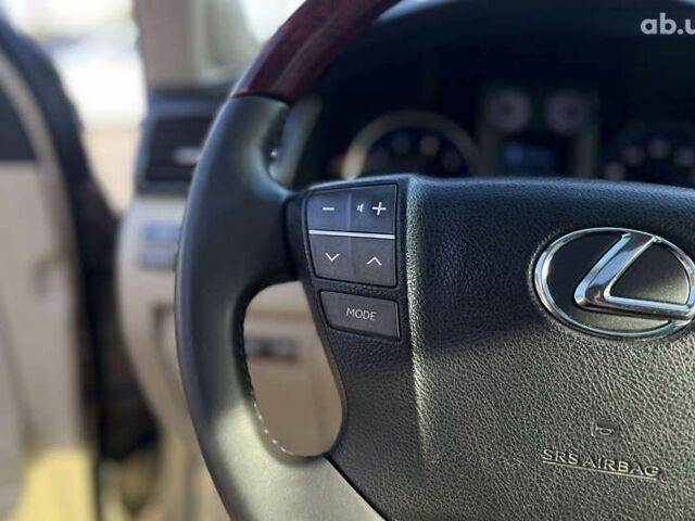 Лексус ЛХ, объемом двигателя 0 л и пробегом 359 тыс. км за 23500 $, фото 25 на Automoto.ua