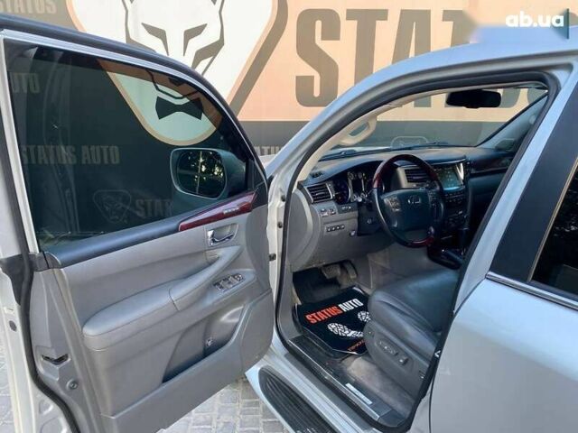 Лексус ЛХ, объемом двигателя 0 л и пробегом 300 тыс. км за 20500 $, фото 14 на Automoto.ua