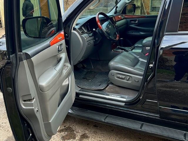 Лексус ЛХ, объемом двигателя 5.7 л и пробегом 300 тыс. км за 24000 $, фото 7 на Automoto.ua