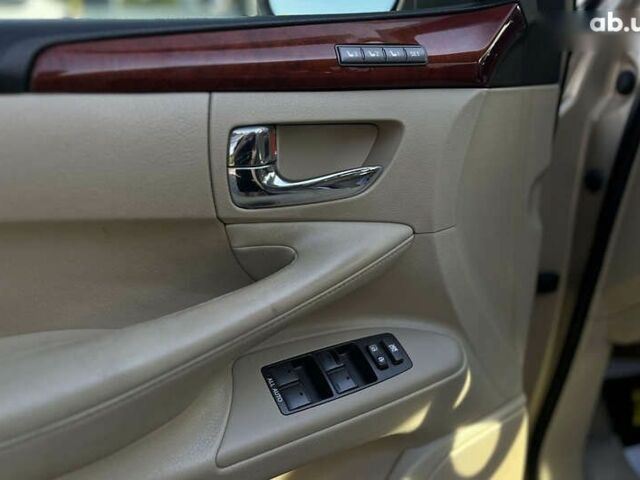 Лексус ЛХ, объемом двигателя 0 л и пробегом 359 тыс. км за 23500 $, фото 15 на Automoto.ua