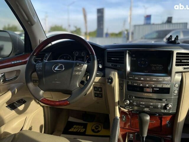 Лексус ЛХ, объемом двигателя 0 л и пробегом 359 тыс. км за 23500 $, фото 9 на Automoto.ua