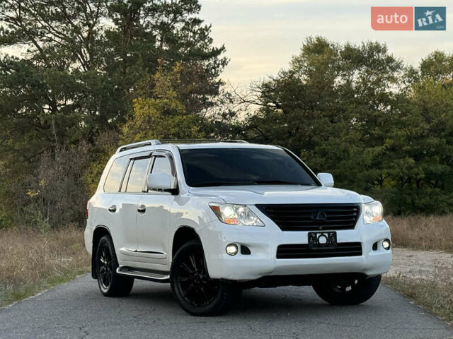 Лексус ЛХ, объемом двигателя 0 л и пробегом 300 тыс. км за 19900 $, фото 1 на Automoto.ua