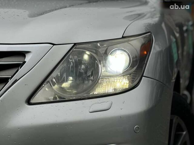 Лексус ЛХ, объемом двигателя 0 л и пробегом 259 тыс. км за 21990 $, фото 1 на Automoto.ua