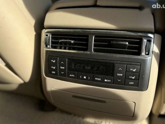 Лексус ЛХ, объемом двигателя 0 л и пробегом 359 тыс. км за 23500 $, фото 10 на Automoto.ua