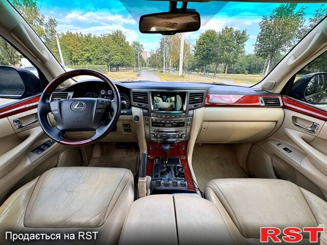 Лексус ЛХ, об'ємом двигуна 5.7 л та пробігом 300 тис. км за 23999 $, фото 6 на Automoto.ua