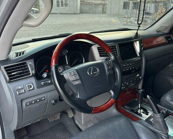 Лексус ЛХ, объемом двигателя 5.66 л и пробегом 250 тыс. км за 20999 $, фото 11 на Automoto.ua