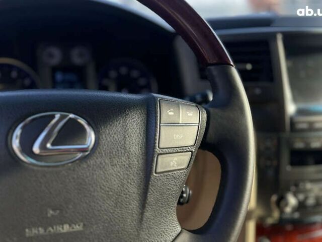 Лексус ЛХ, объемом двигателя 0 л и пробегом 359 тыс. км за 23500 $, фото 26 на Automoto.ua