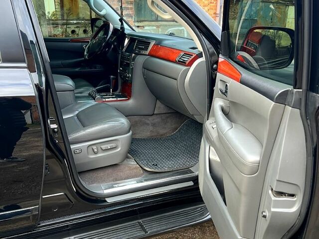 Лексус ЛХ, объемом двигателя 5.7 л и пробегом 300 тыс. км за 24000 $, фото 4 на Automoto.ua