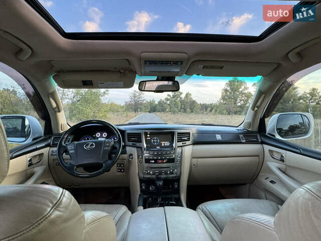 Лексус ЛХ, объемом двигателя 0 л и пробегом 300 тыс. км за 19900 $, фото 4 на Automoto.ua