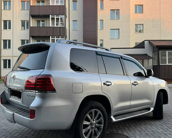 Лексус ЛХ, объемом двигателя 5.66 л и пробегом 250 тыс. км за 20999 $, фото 3 на Automoto.ua