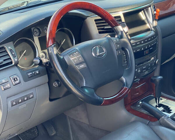 Лексус ЛХ, объемом двигателя 5.66 л и пробегом 314 тыс. км за 23000 $, фото 6 на Automoto.ua