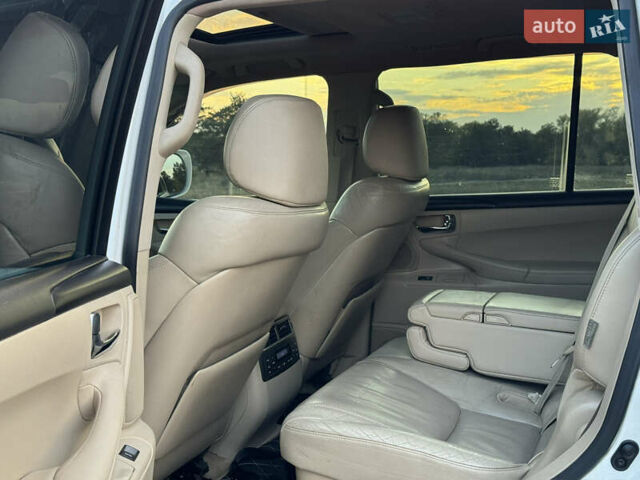 Лексус ЛХ, объемом двигателя 0 л и пробегом 300 тыс. км за 19900 $, фото 7 на Automoto.ua
