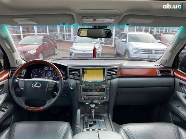 Лексус ЛХ, объемом двигателя 0 л и пробегом 310 тыс. км за 27900 $, фото 12 на Automoto.ua