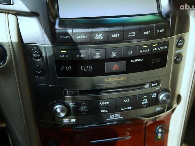 Лексус ЛХ, объемом двигателя 0 л и пробегом 263 тыс. км за 26500 $, фото 15 на Automoto.ua