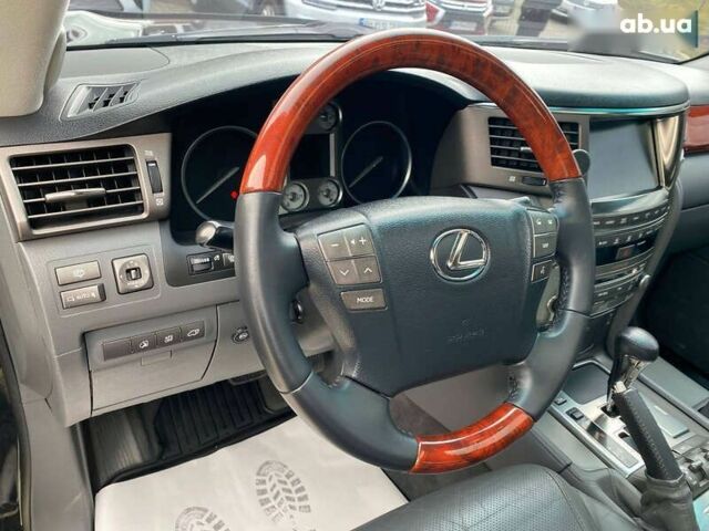 Лексус ЛХ, объемом двигателя 0 л и пробегом 310 тыс. км за 25500 $, фото 14 на Automoto.ua
