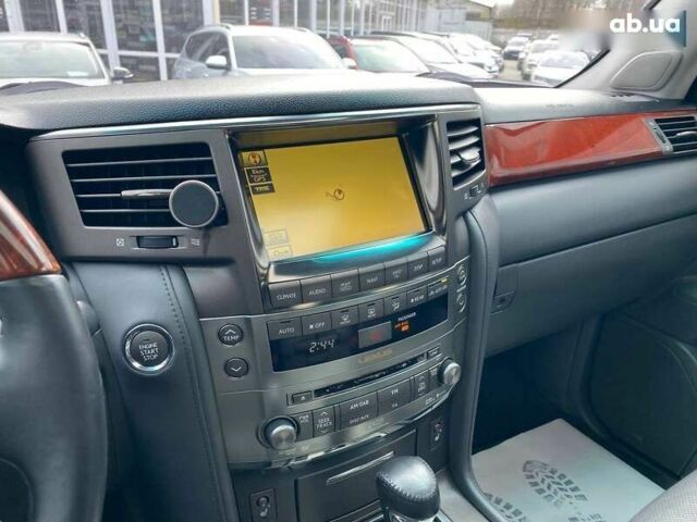 Лексус ЛХ, объемом двигателя 0 л и пробегом 310 тыс. км за 27900 $, фото 17 на Automoto.ua