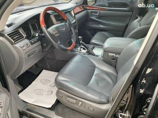 Лексус ЛХ, объемом двигателя 0 л и пробегом 310 тыс. км за 27900 $, фото 8 на Automoto.ua
