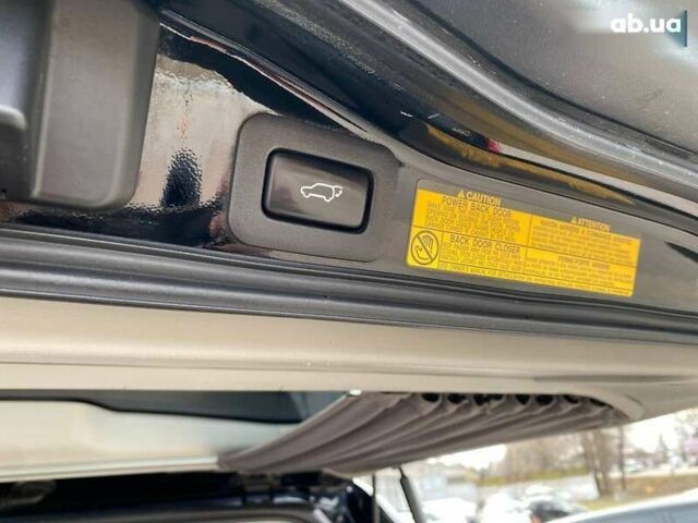 Лексус ЛХ, объемом двигателя 0 л и пробегом 310 тыс. км за 27900 $, фото 24 на Automoto.ua