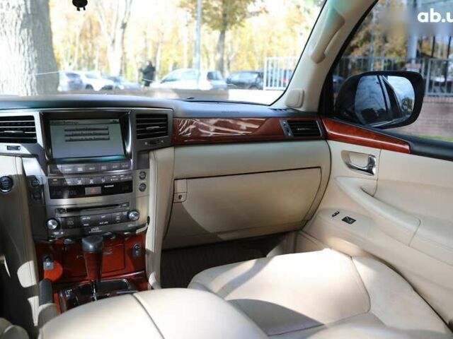 Лексус ЛХ, объемом двигателя 0 л и пробегом 263 тыс. км за 26500 $, фото 12 на Automoto.ua