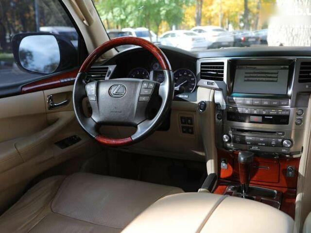 Лексус ЛХ, объемом двигателя 0 л и пробегом 263 тыс. км за 26500 $, фото 10 на Automoto.ua