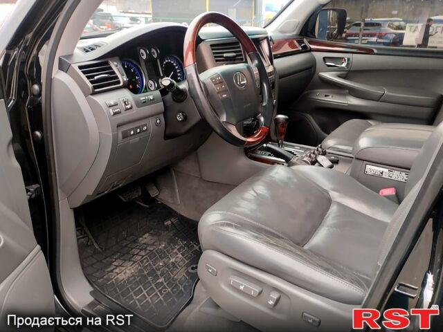 Лексус ЛХ, объемом двигателя 57 л и пробегом 238 тыс. км за 32700 $, фото 6 на Automoto.ua