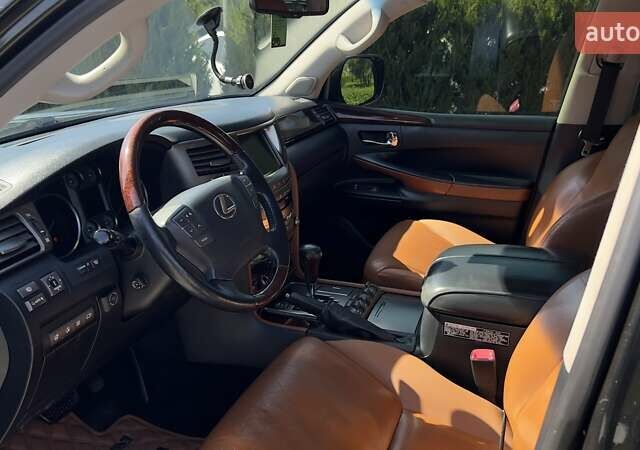 Лексус ЛХ, объемом двигателя 5.66 л и пробегом 210 тыс. км за 33000 $, фото 2 на Automoto.ua