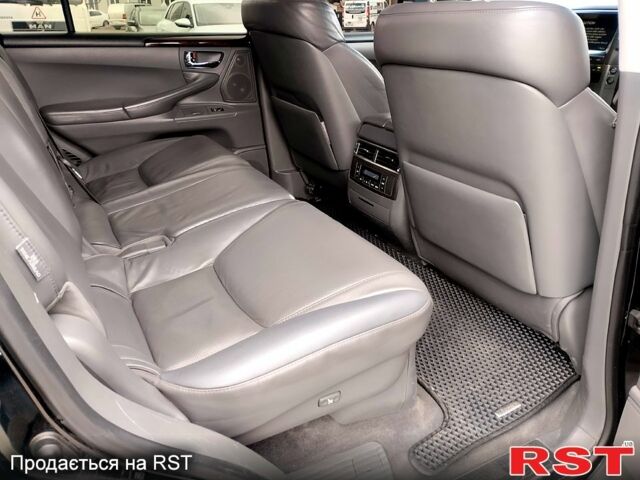 Лексус ЛХ, объемом двигателя 57 л и пробегом 238 тыс. км за 32700 $, фото 9 на Automoto.ua