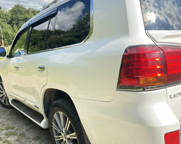 Лексус ЛХ, об'ємом двигуна 5.66 л та пробігом 195 тис. км за 24500 $, фото 4 на Automoto.ua