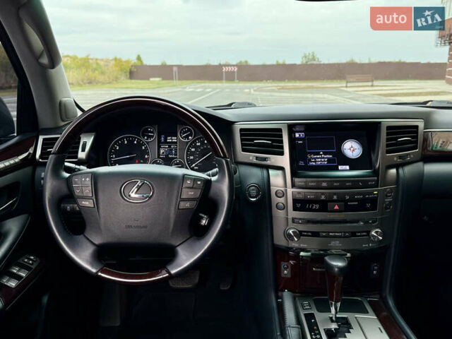 Лексус ЛХ, объемом двигателя 0 л и пробегом 240 тыс. км за 36000 $, фото 22 на Automoto.ua
