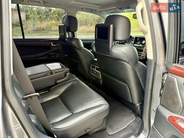 Лексус ЛХ, объемом двигателя 0 л и пробегом 240 тыс. км за 36000 $, фото 29 на Automoto.ua