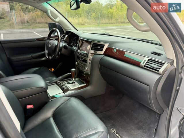 Лексус ЛХ, объемом двигателя 0 л и пробегом 240 тыс. км за 36000 $, фото 28 на Automoto.ua