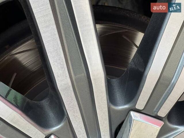 Лексус ЛХ, объемом двигателя 5.7 л и пробегом 128 тыс. км за 62000 $, фото 38 на Automoto.ua