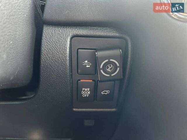 Лексус ЛХ, объемом двигателя 5.7 л и пробегом 128 тыс. км за 62000 $, фото 19 на Automoto.ua