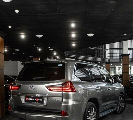 Лексус ЛХ, объемом двигателя 0 л и пробегом 140 тыс. км за 65500 $, фото 1 на Automoto.ua