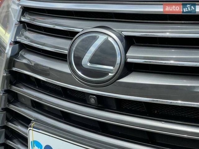 Лексус ЛХ, объемом двигателя 5.7 л и пробегом 128 тыс. км за 62000 $, фото 4 на Automoto.ua