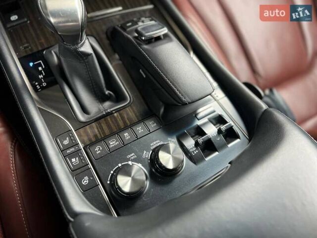 Лексус ЛХ, объемом двигателя 5.7 л и пробегом 128 тыс. км за 62000 $, фото 32 на Automoto.ua