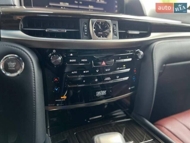 Лексус ЛХ, объемом двигателя 5.7 л и пробегом 128 тыс. км за 62000 $, фото 22 на Automoto.ua