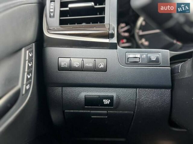 Лексус ЛХ, объемом двигателя 5.7 л и пробегом 128 тыс. км за 62000 $, фото 16 на Automoto.ua