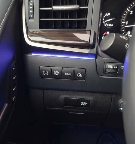 Лексус ЛХ, объемом двигателя 5.7 л и пробегом 168 тыс. км за 62800 $, фото 3 на Automoto.ua