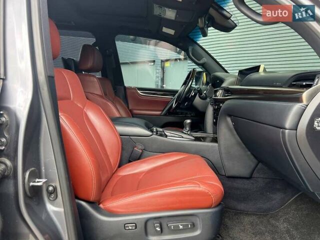 Лексус ЛХ, объемом двигателя 5.7 л и пробегом 128 тыс. км за 62000 $, фото 26 на Automoto.ua