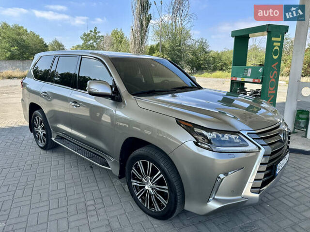 Лексус ЛХ, объемом двигателя 4.46 л и пробегом 110 тыс. км за 63999 $, фото 11 на Automoto.ua