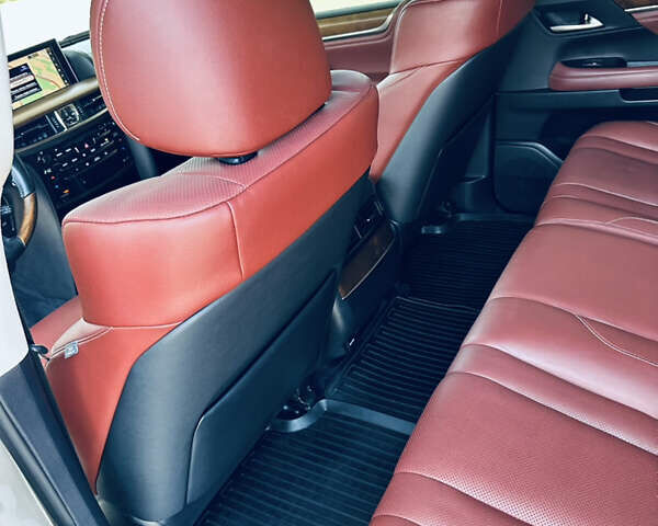 Лексус ЛХ, объемом двигателя 4.46 л и пробегом 110 тыс. км за 63999 $, фото 2 на Automoto.ua