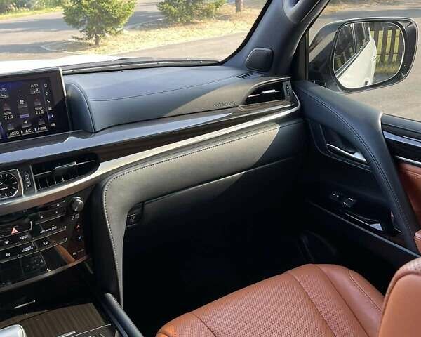 Лексус ЛХ, объемом двигателя 4.46 л и пробегом 54 тыс. км за 74654 $, фото 30 на Automoto.ua