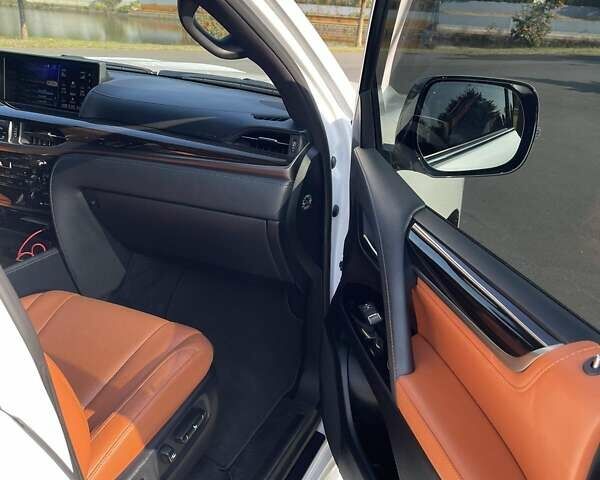Лексус ЛХ, объемом двигателя 4.46 л и пробегом 54 тыс. км за 74654 $, фото 34 на Automoto.ua