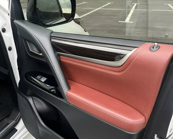 Лексус ЛХ, об'ємом двигуна 4.5 л та пробігом 119 тис. км за 63000 $, фото 10 на Automoto.ua
