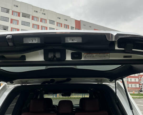 Лексус ЛХ, об'ємом двигуна 4.5 л та пробігом 119 тис. км за 63000 $, фото 4 на Automoto.ua