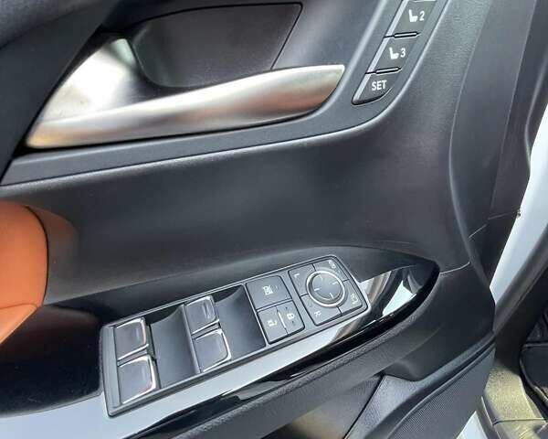 Лексус ЛХ, объемом двигателя 4.46 л и пробегом 54 тыс. км за 74654 $, фото 23 на Automoto.ua