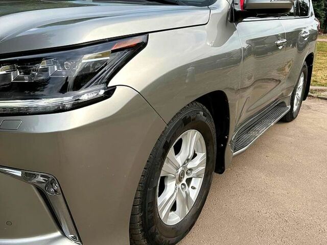 Лексус ЛХ, объемом двигателя 45 л и пробегом 260 тыс. км за 66000 $, фото 1 на Automoto.ua