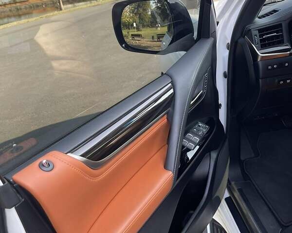 Лексус ЛХ, объемом двигателя 4.46 л и пробегом 54 тыс. км за 74654 $, фото 37 на Automoto.ua